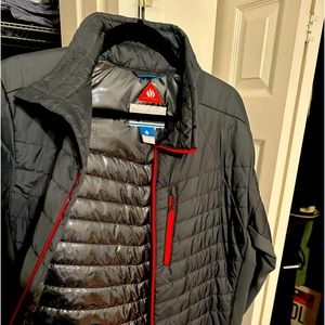 Men’s lightweight puffer jacket by Columbia sports